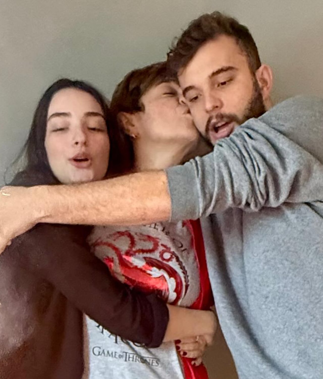 Renata Lo Prete com os filhos, Antonia e Joaquim - Foto: Reprodução / Instagram @renataloprete