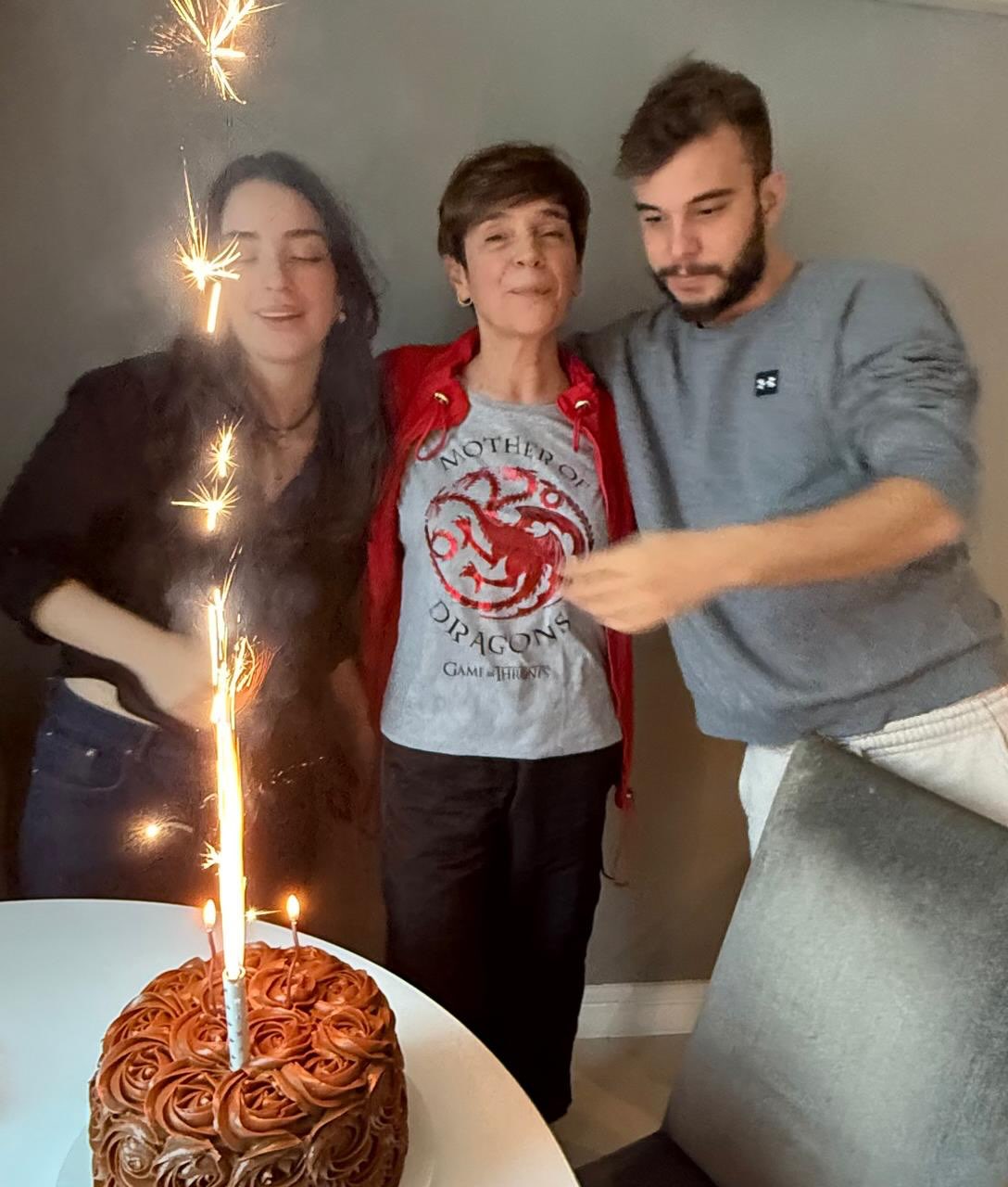 Renata Lo Prete com os filhos, Antonia e Joaquim - Foto: Reprodução / Instagram @renataloprete