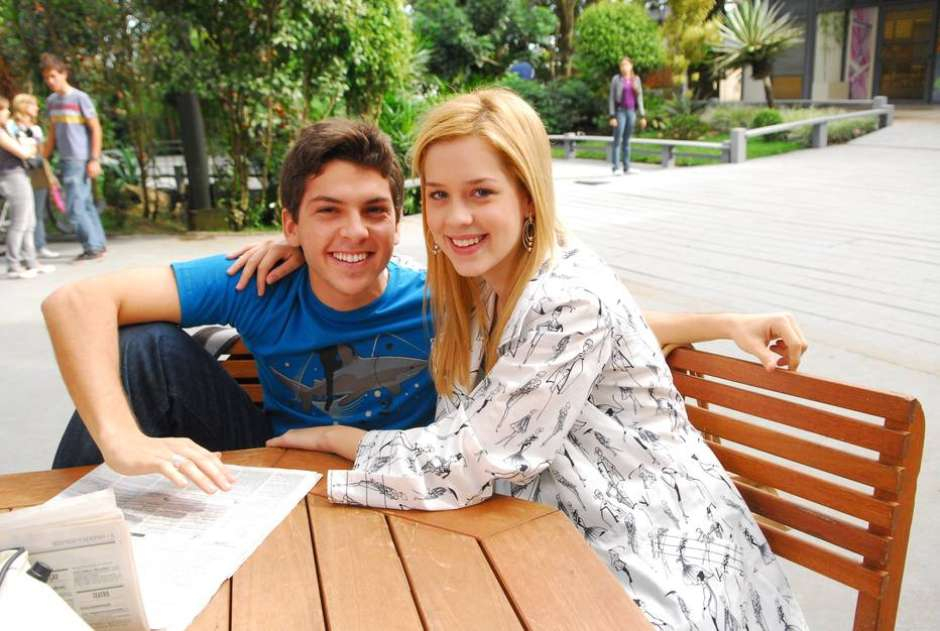 Helder Agostini e Sophia Abrahão na época de Malhação (2009) - Foto: Divulgação / TV Globo