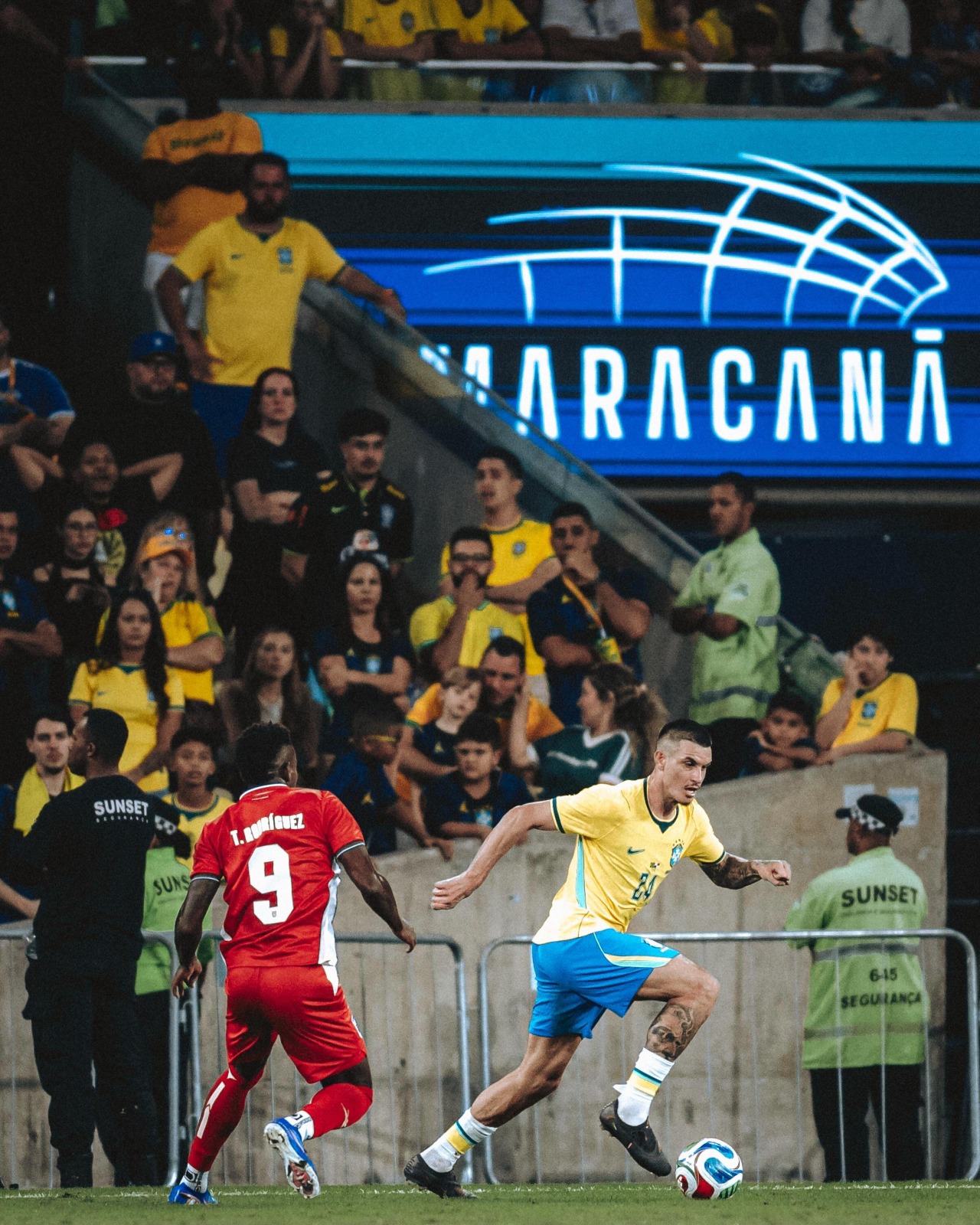 Roger Ibañez em campo pela Seleção Brasileira - Foto: Reprodução / Instagram @ibanez41oficial