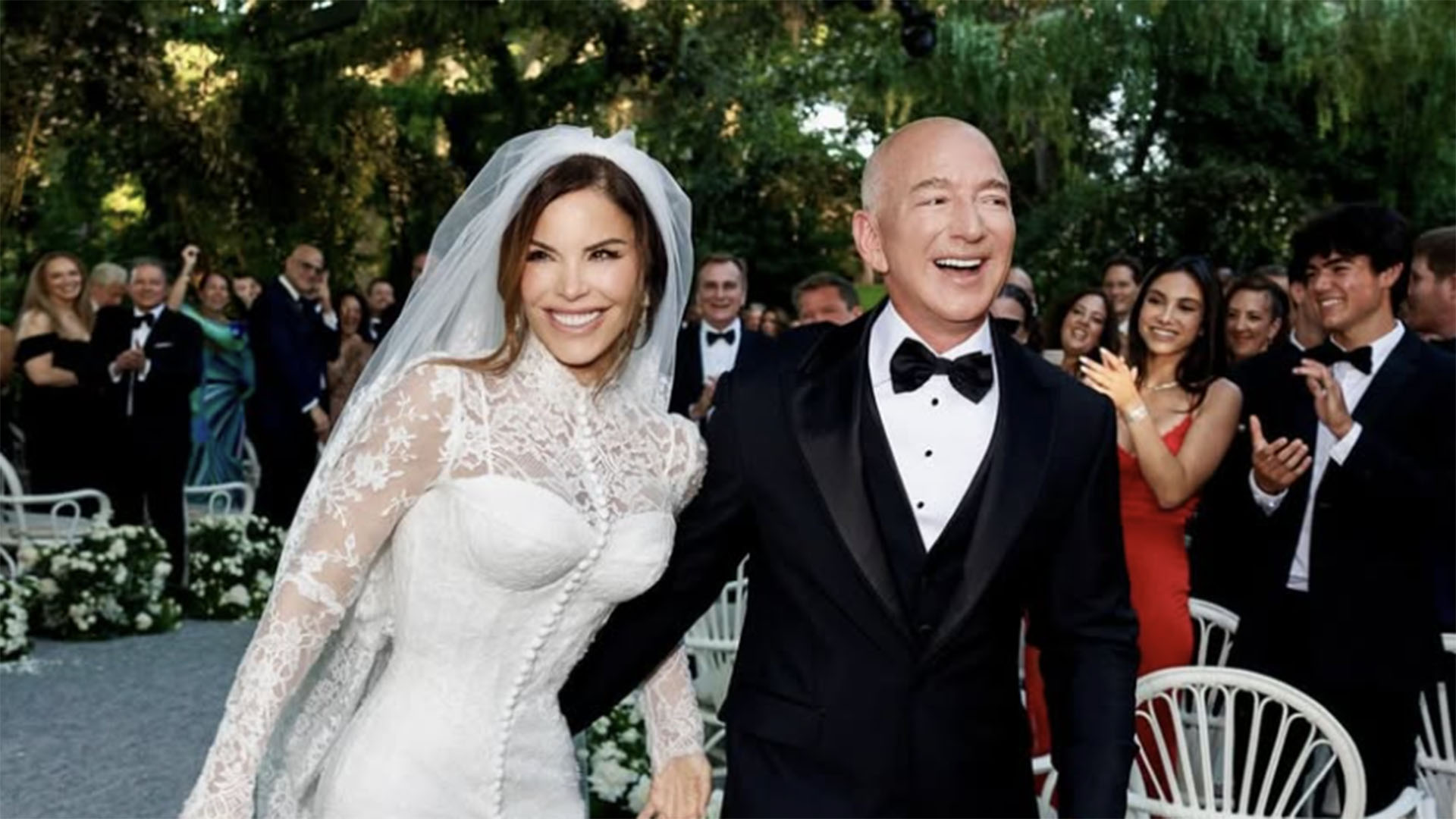 Jeff Bezos e a esposa
