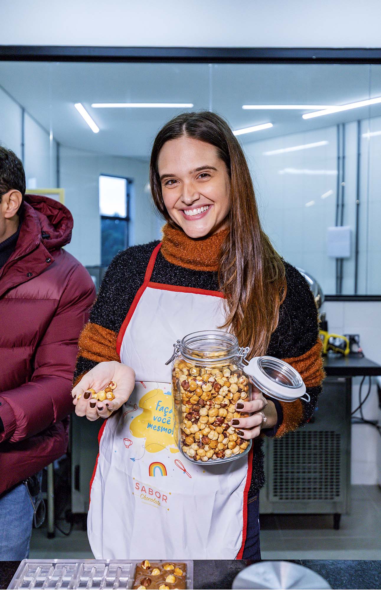 Juliana Paiva na Fattoria Campos do Jordão,onde teve a experiência de fazer seu próprio chocolate. - Foto: Ian Castilho