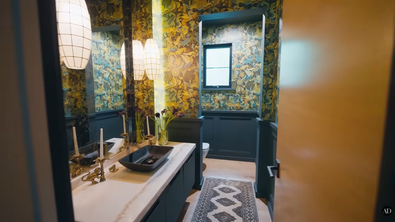 Demi Lovato abre as portas de sua mansão em Los Angeles - Foto: Reprodução / YouTube / Architectural Digest