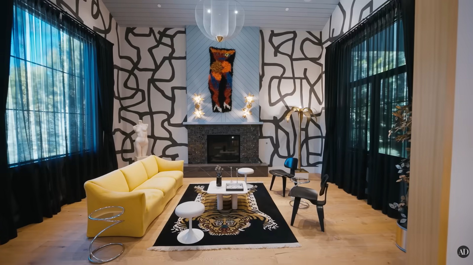 Demi Lovato abre as portas de sua mansão em Los Angeles - Foto: Reprodução / YouTube / Architectural Digest