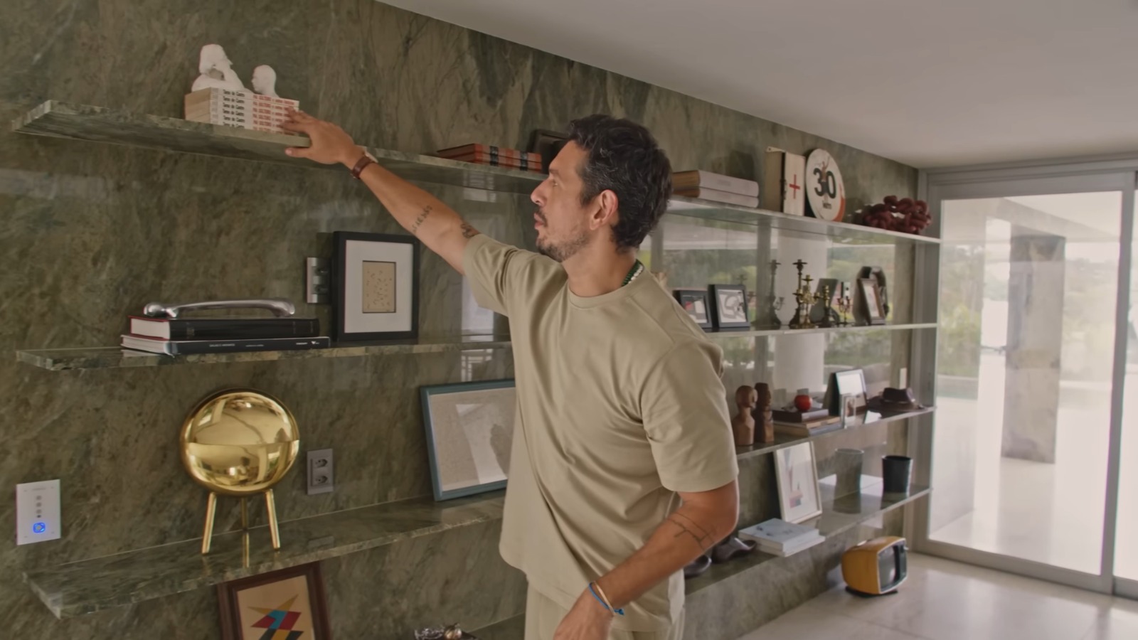 Mansão de João Vicente de Castro no Rio de Janeiro - Foto: Reprodução / YouTube / Casa Vogue Brasil