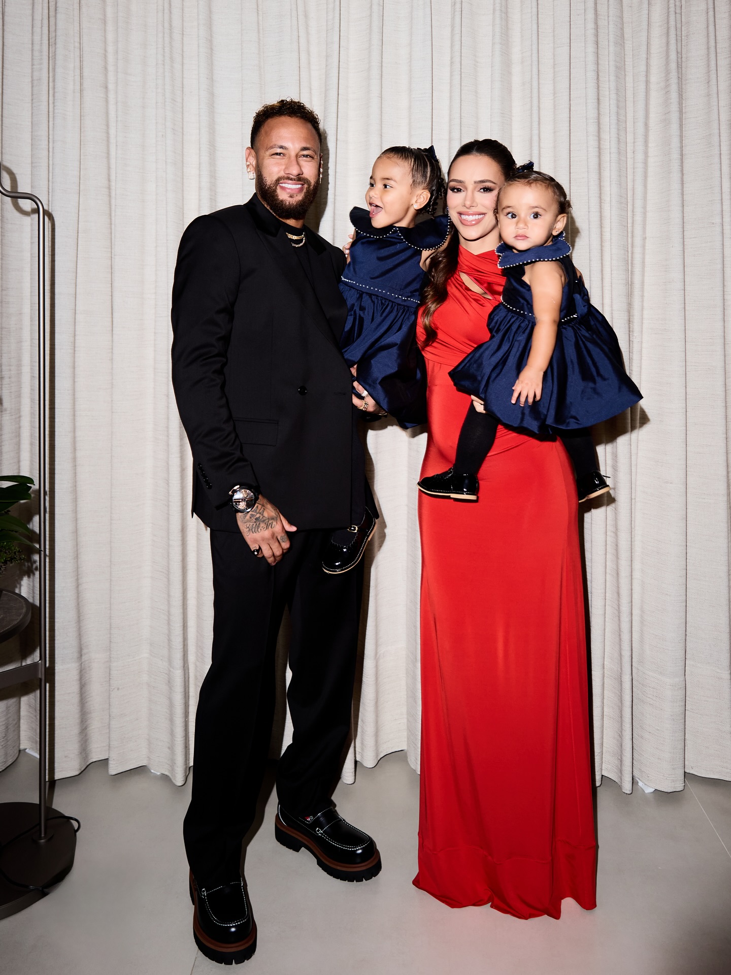 Bruna Biancardi e Neymar Jr com as filhas - Foto: Reprodução / Instagram @brunabiancardi @pedroggualberto