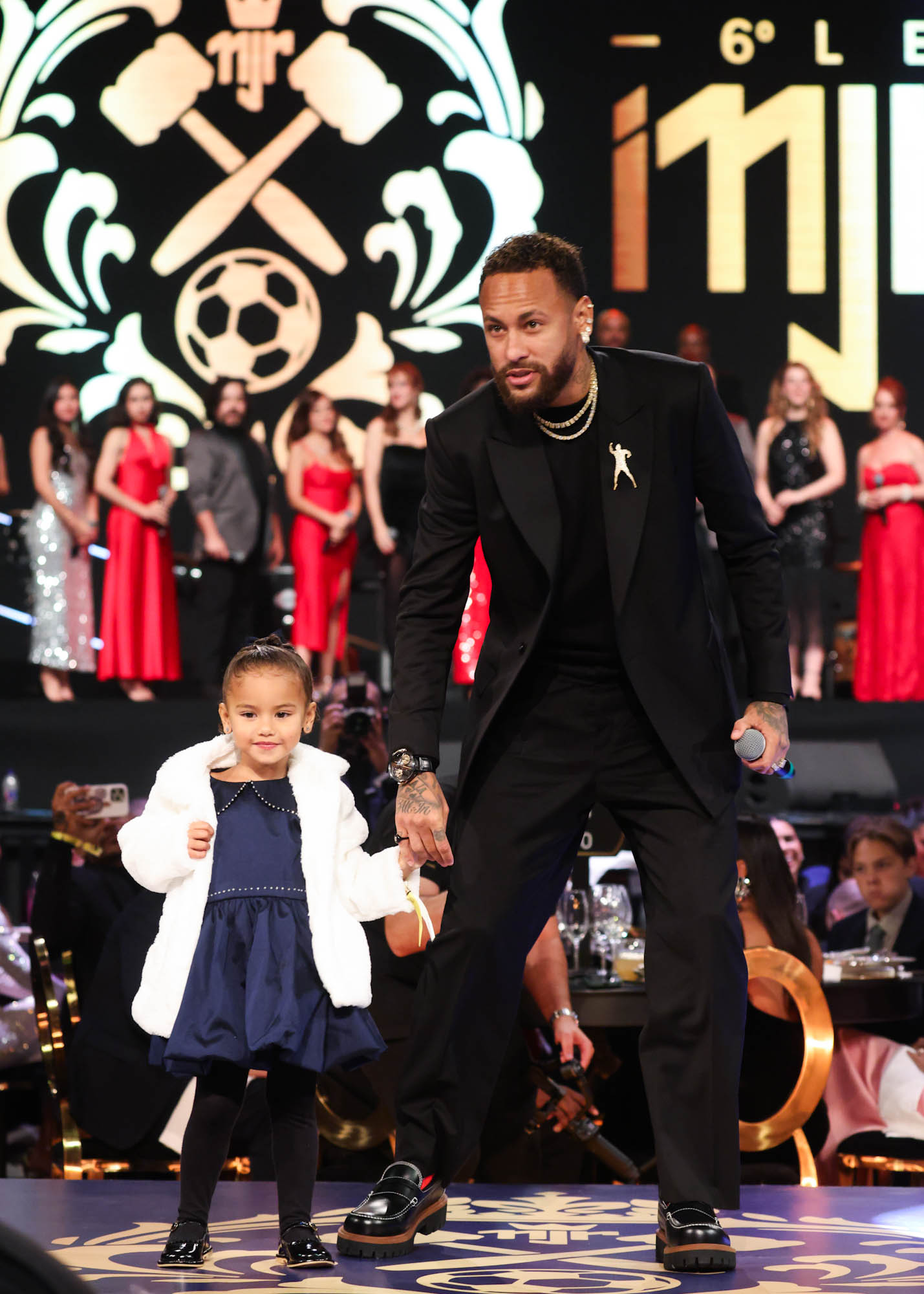 Neymar Jr e Mavie no leilão beneficente organizado pelo jogador - Foto: Manuella Scarpa / Brazil News