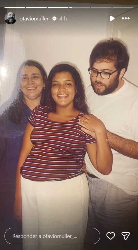 Otávio Muller e Preta Gil ao lado de Sandra Gadelha, mãe da cantora - Foto: Reprodução / Instagram @otaviomuller_