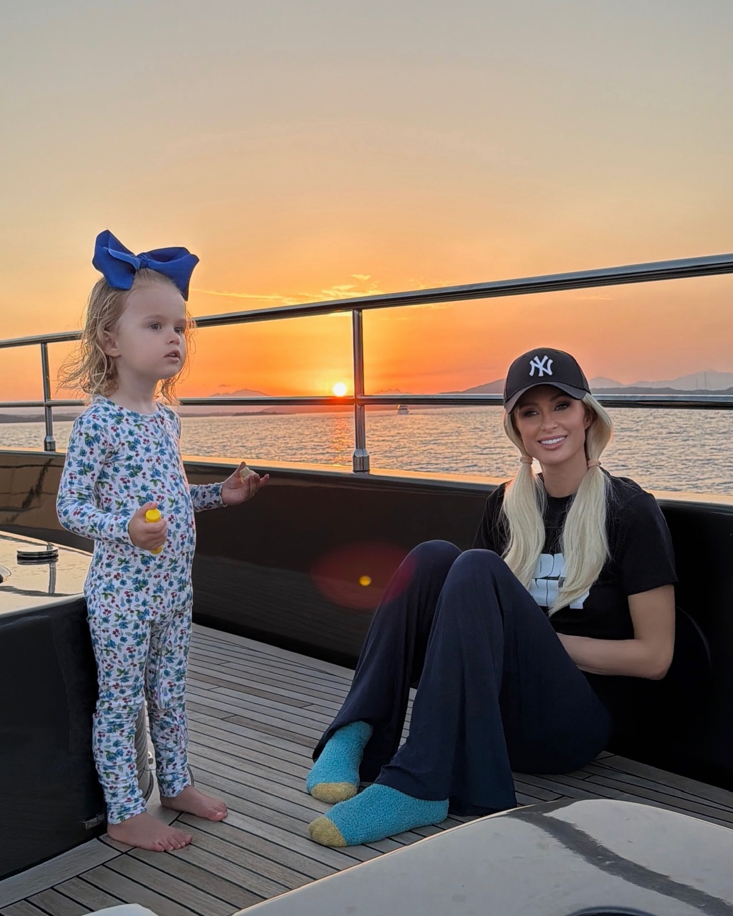 Paris Hilton curte as férias com os filhos em iate de luxo - Foto: Reprodução / Instagram