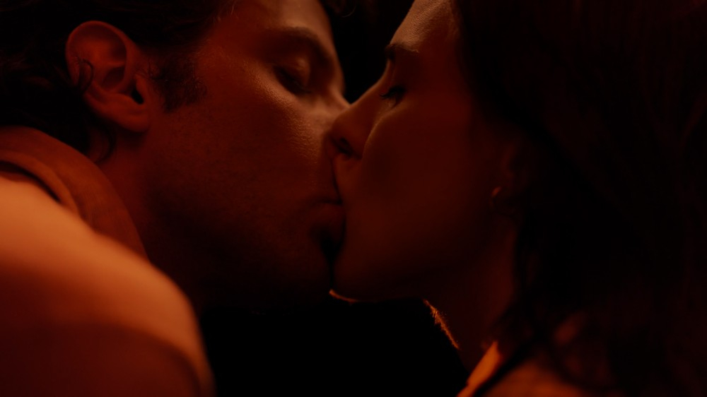 Adriana (Leticia Colin) e Pedro (Chay Suede) em Quem Ama Cuida - Foto: Divulgação / TV Globo