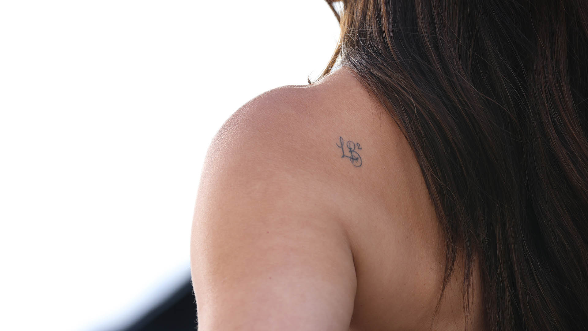 Nova tatuagem de Sandra Bullock - Foto: Getty Images