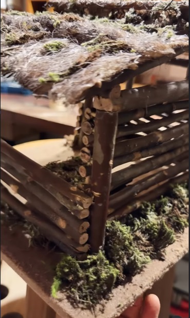 Xororó faz peça de marcenaria — Foto: Reprodução | Instagram