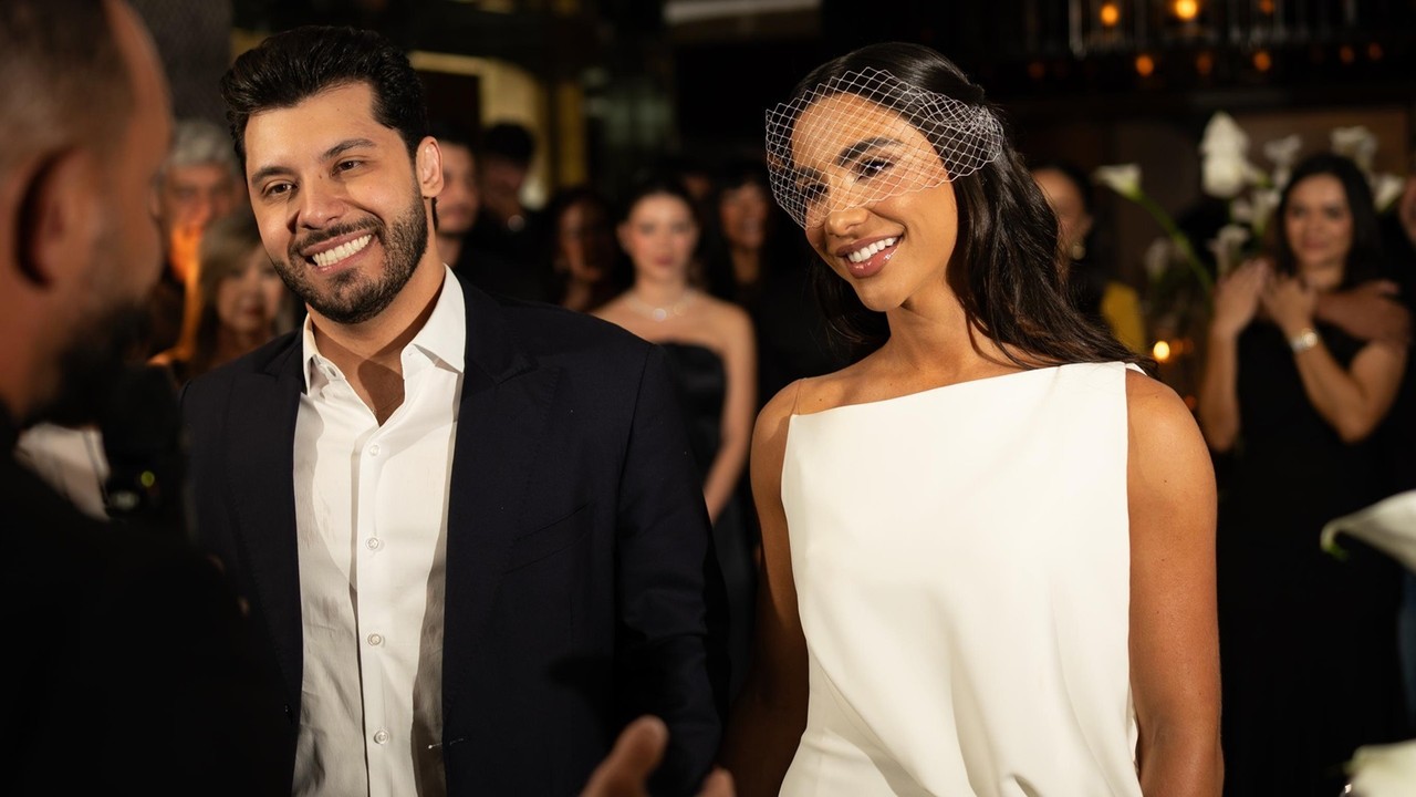 Murilo Huff e Gabriela Versiani durante a celebração do noivado em Goiânia Murilo Huff e Gabriela Versiani durante a celebração do noivado em Goiânia