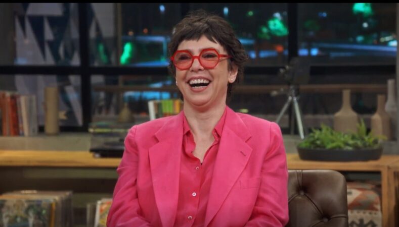 Adriana Calcanhotto em entrevista ao Conversa com Bial - Foto: Reprodução/TV Globo