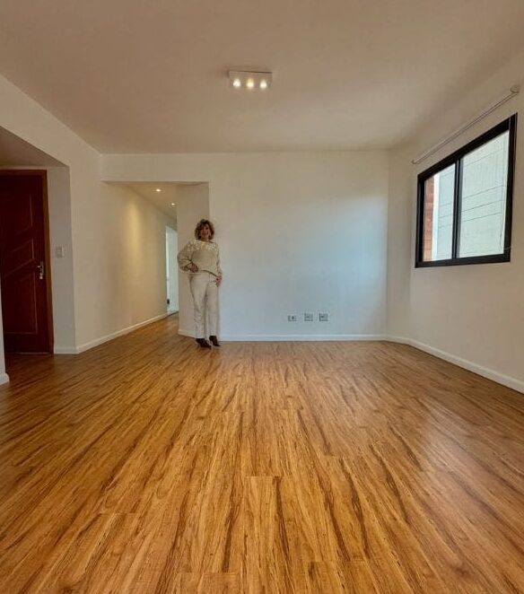 Apartamento de Silvia Poppovic conta com espaço amplo, banheira e área de lazer no condomínio - Foto: Reprodução/Instagram
