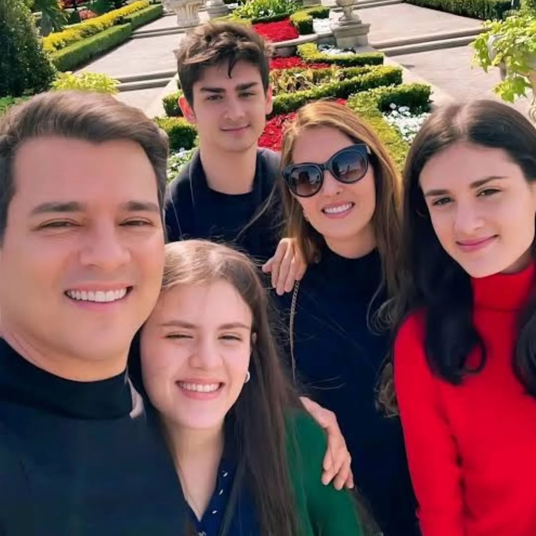 Celso Portiolli com a esposa e os filhos - Foto: Reprodução/Instagram