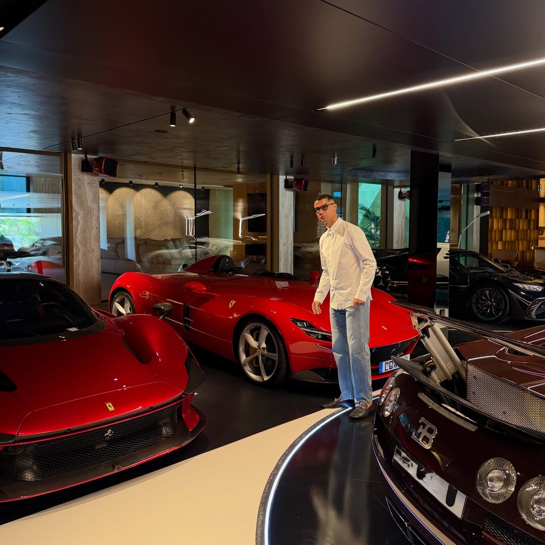 Cristiano Ronaldo mantém - Foto: Reprodução/Instagram coleção com carros de luxo em garagem