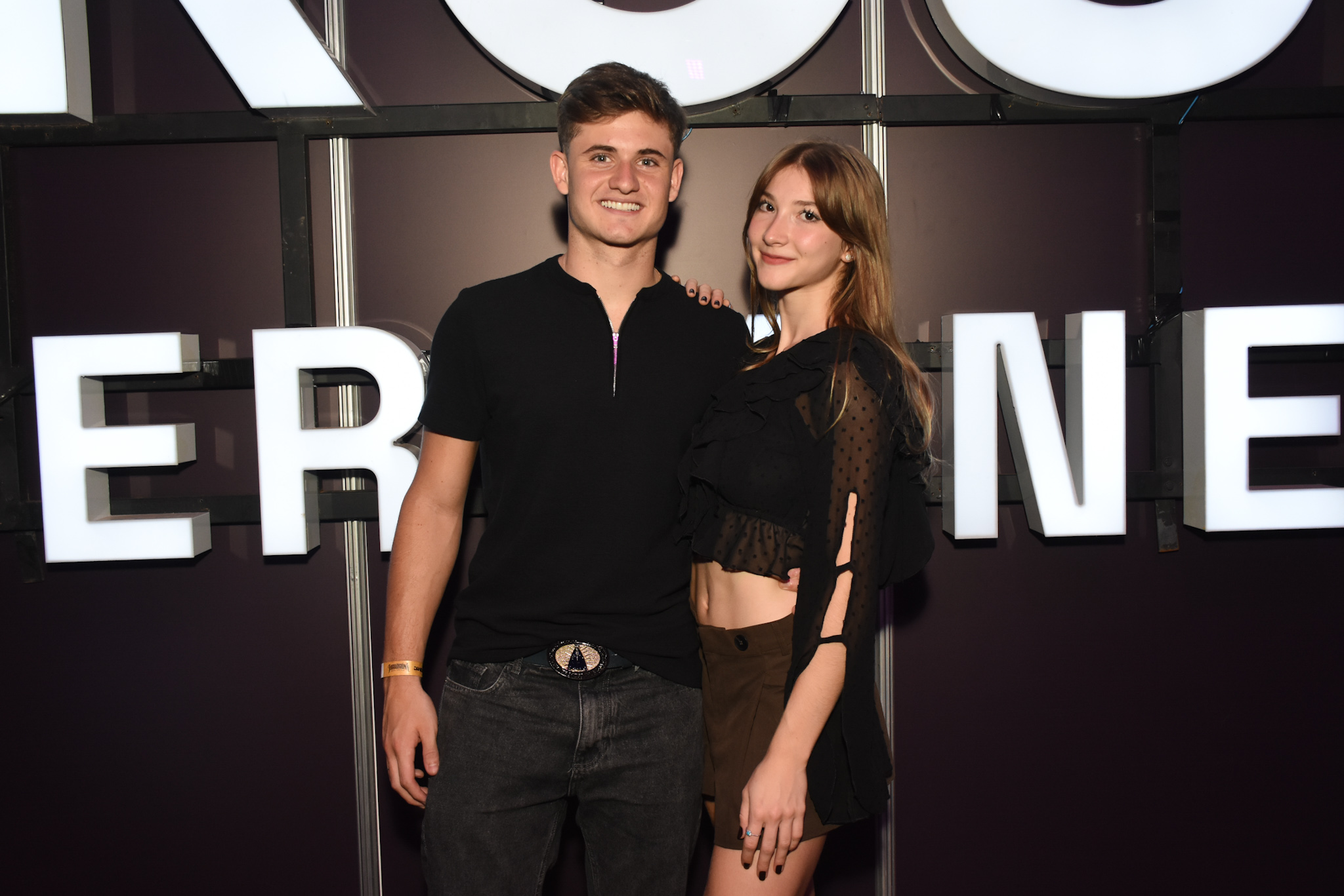 Filha de Daniel com o namorado - Fotos: Will Dias/Brazil News
