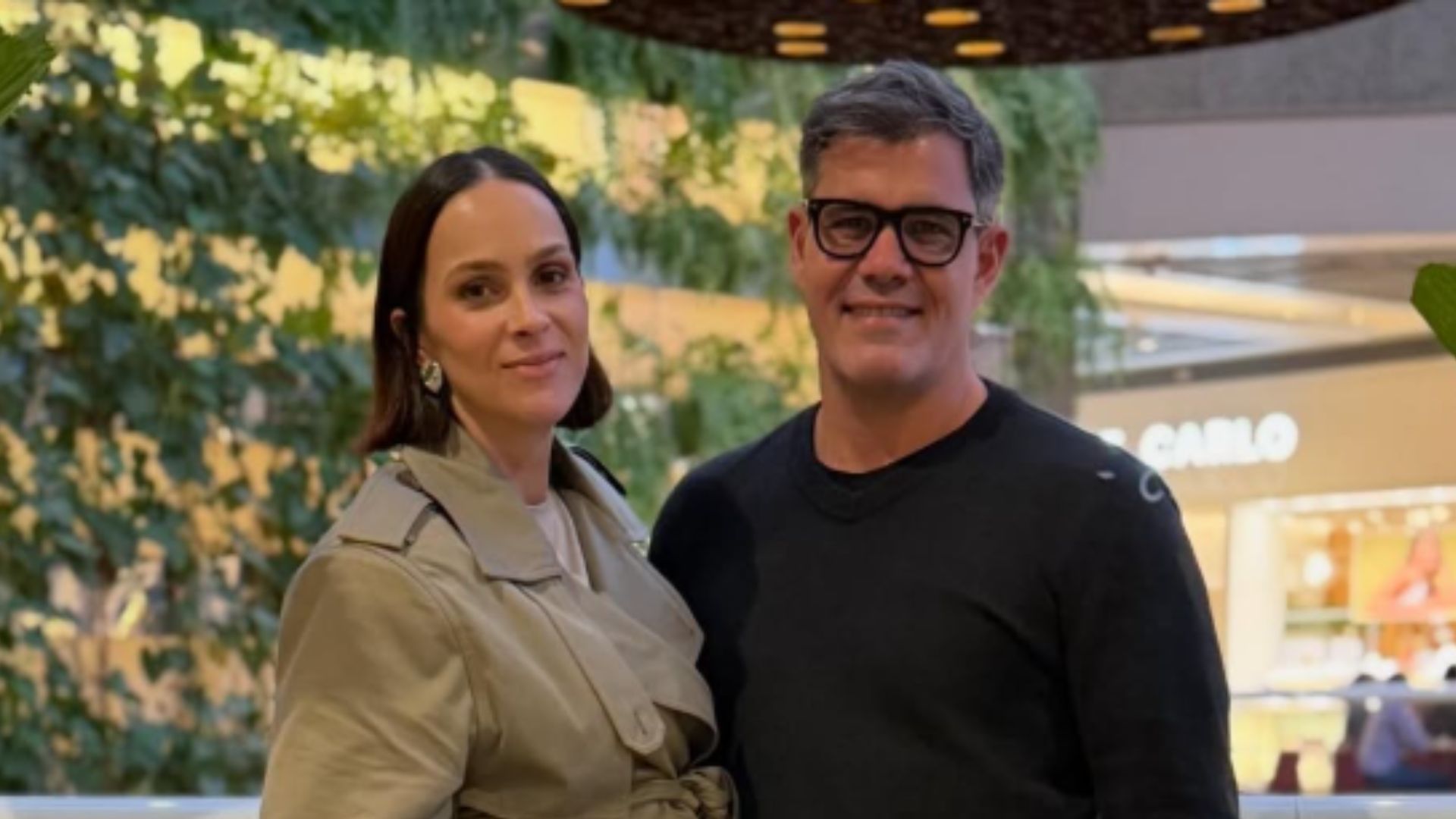 Juliano Cazarr&eacute; e esposa anunciam gravidez de 7&ordm; filho e revelam previs&atilde;o de nascimento: 'Presente'