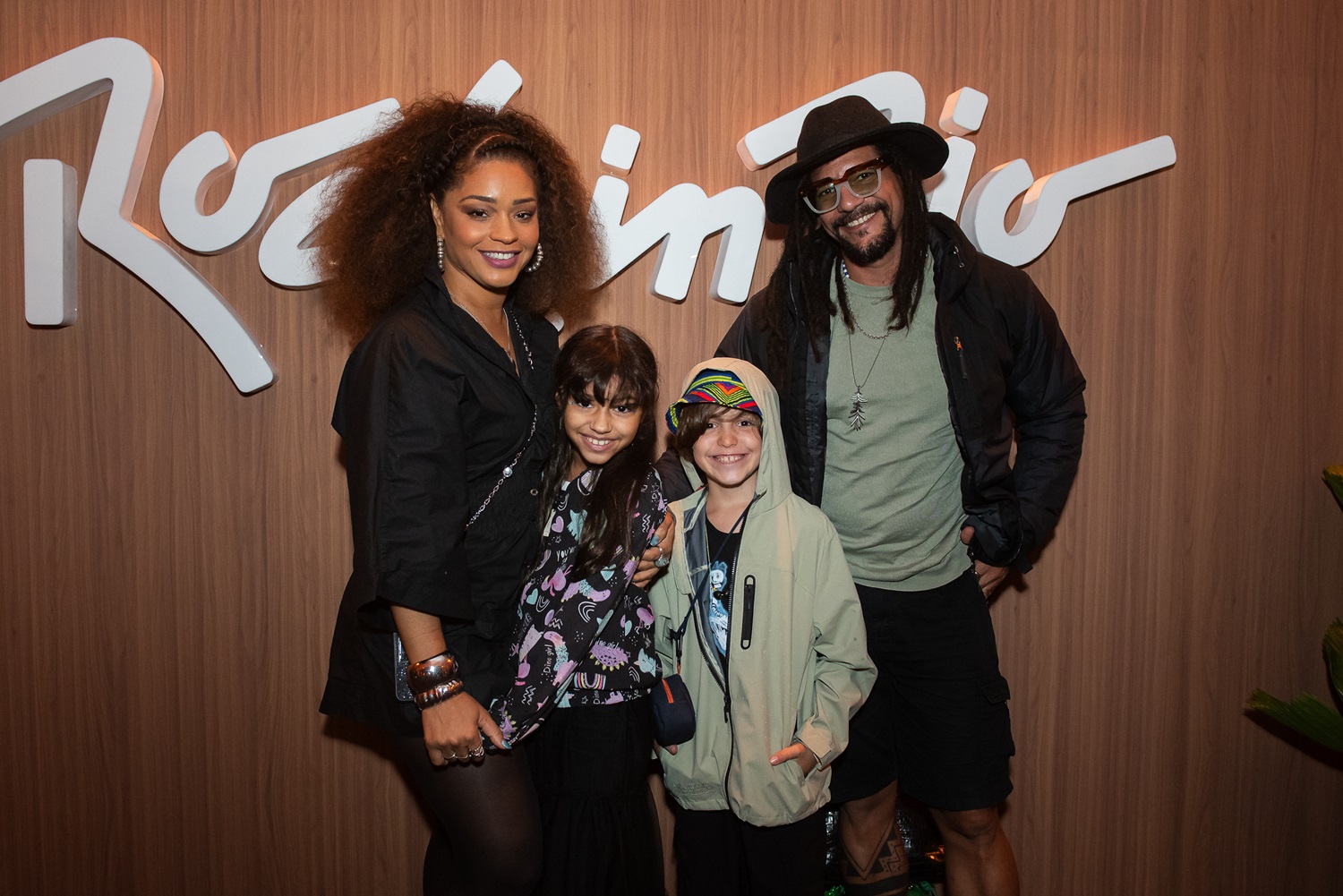 Juliana Alves com a filha, namorado e enteado - Foto: Letycia Miller / Brazil News