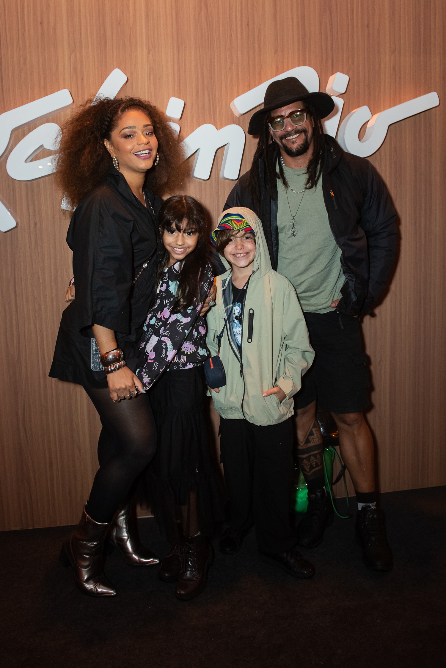 Juliana Alves com a filha, namorado e enteado - Foto: Letycia Miller / Brazil News