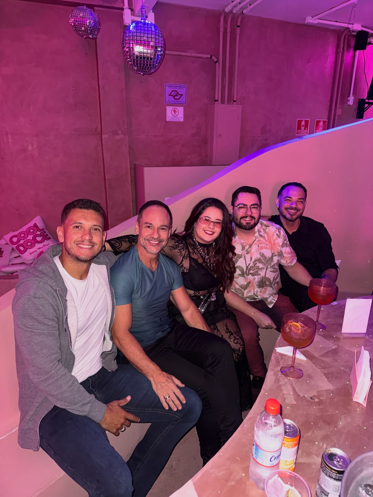 Karol Lannes com os pais e padrastos — Foto: Reprodução/Instagram