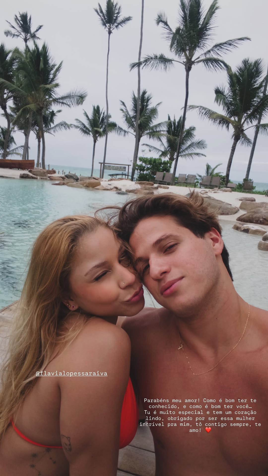 Flavia Saraiva exibe fotos com buquê que ganhou do namorado — Foto: Reprodução Instagram @flavialopessaraiva