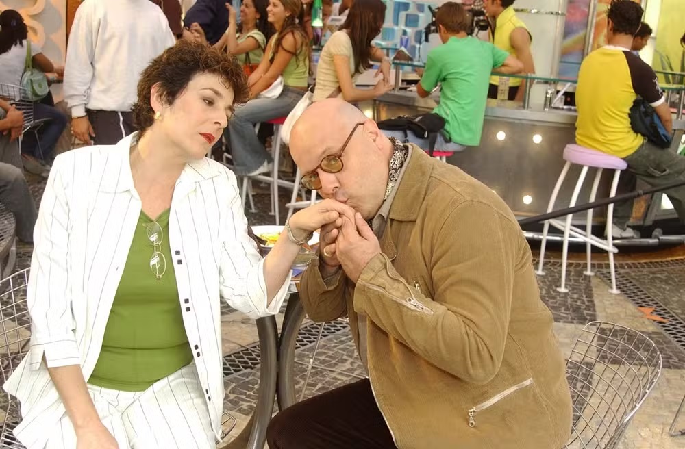 Em 2008, Roney Facchini atuou em 'Malhação', interpretando Armando, pretendente de Dona Vilma (Bia Montez) — Foto: Divulgação/TV Globo