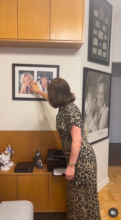 Beth Goulart pede benção aos pais antes de sair de casa - Foto: Reprodução / Instagram @bethgoulartoficial