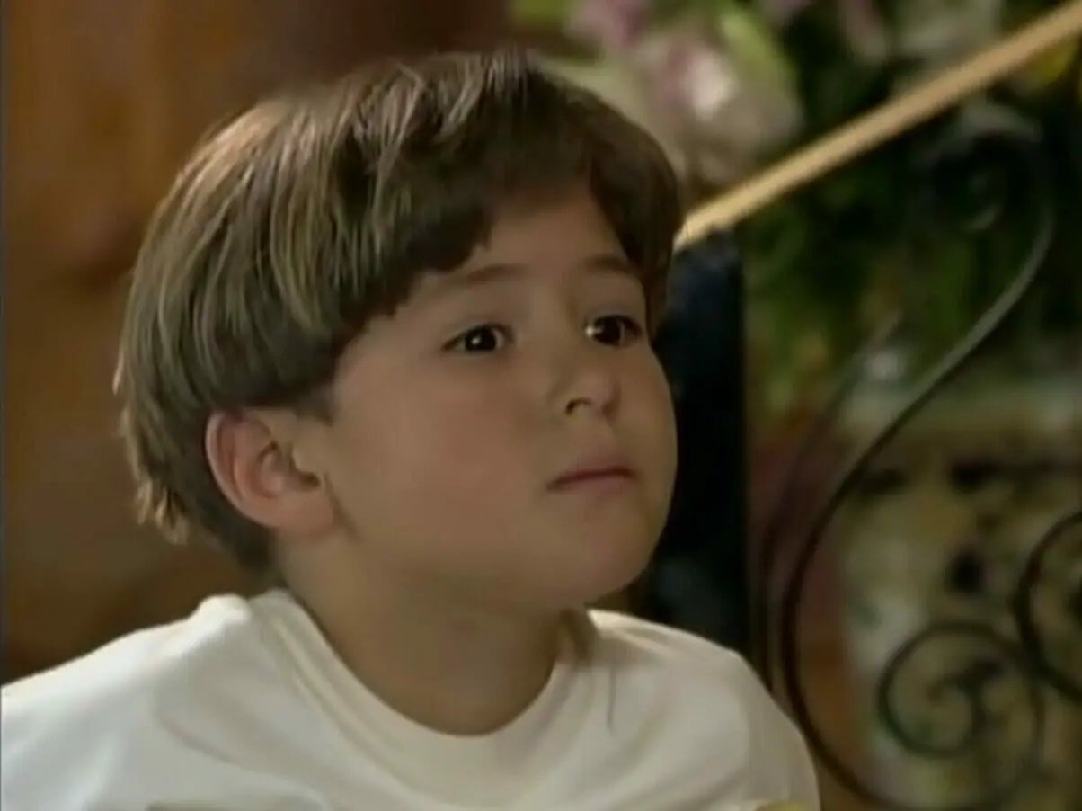 Carlinhos (Sergio Guerrero) em A Usurpadora (1998) - Foto: Reprodução / SBT