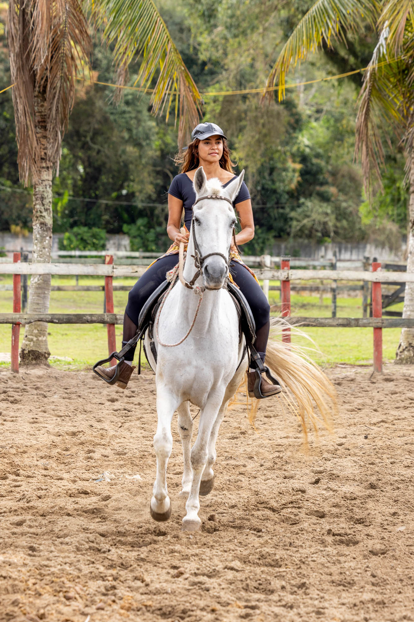 Lucy Alves na preparação para a novela Lá na Minha Terra - Foto: Globo/Beatriz Damy