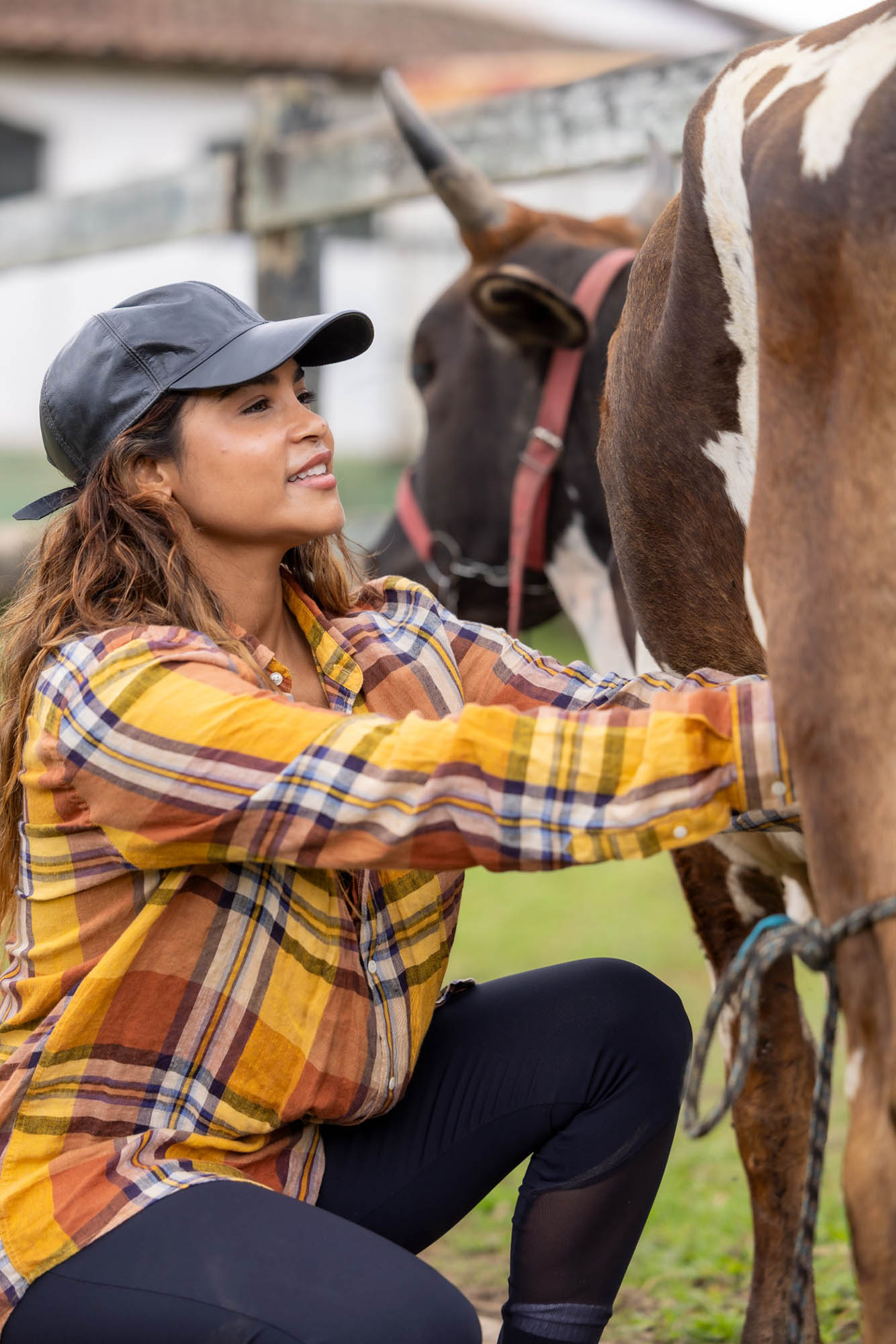 Lucy Alves na preparação para a novela Lá na Minha Terra - Foto: Globo/Beatriz Damy