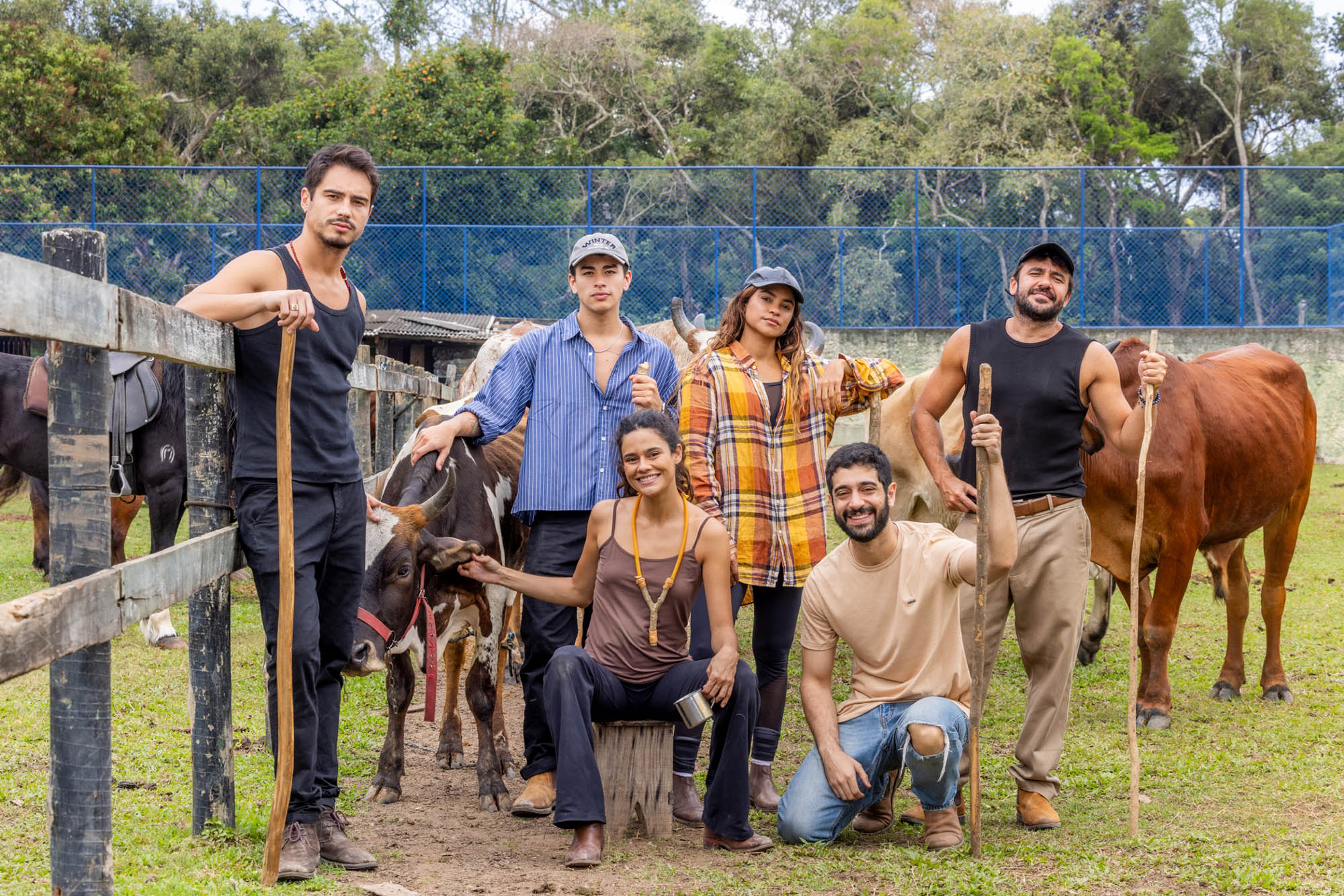 Elenco na preparação para a novela Lá na Minha Terra - Foto: Globo/Beatriz Damy