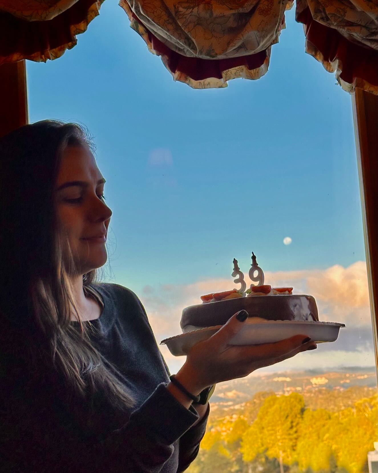 Tay Saad é casada com a atriz Lúcia Veríssimo - Foto: Reprodução / Instagram @lverissimo