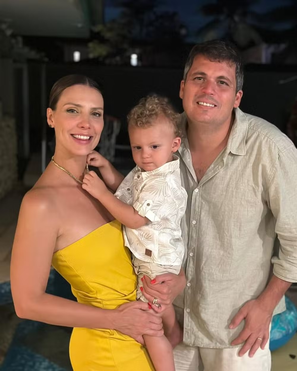 Camila Rodrigues com o marido, Vinicius, e o filho do casal, Bernardo — Foto: Reprodução Instagram