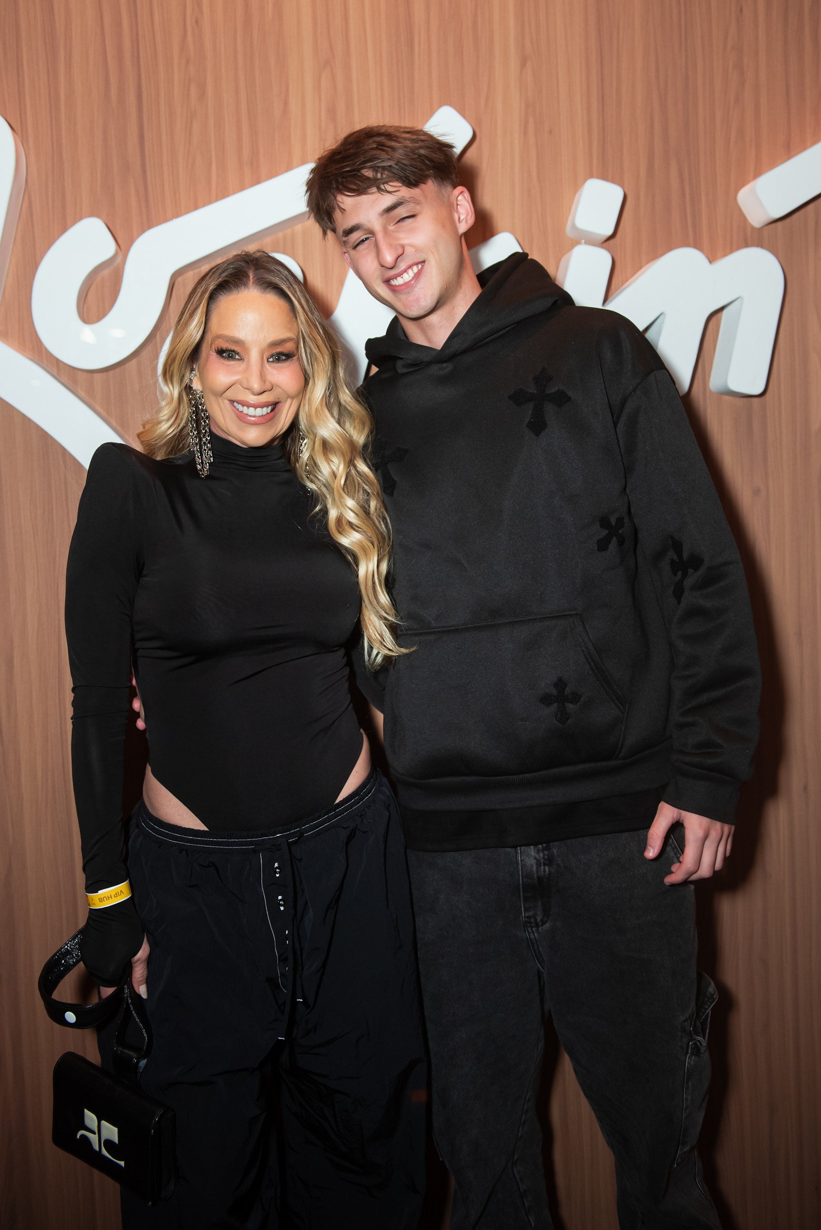 Danielle Winits com o filho mais velho, Noah - Foto: Letycia Miller / Brazil News