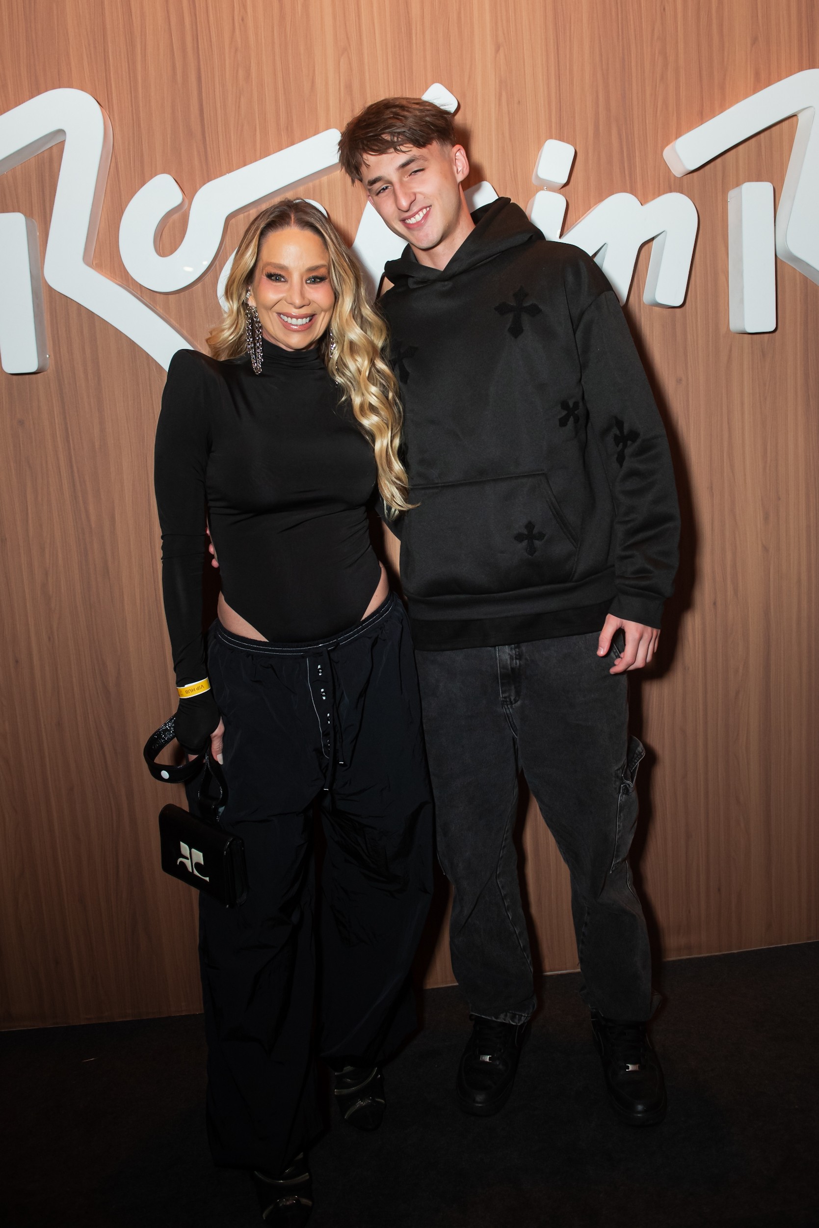 Danielle Winits com o filho mais velho, Noah - Foto: Letycia Miller / Brazil News