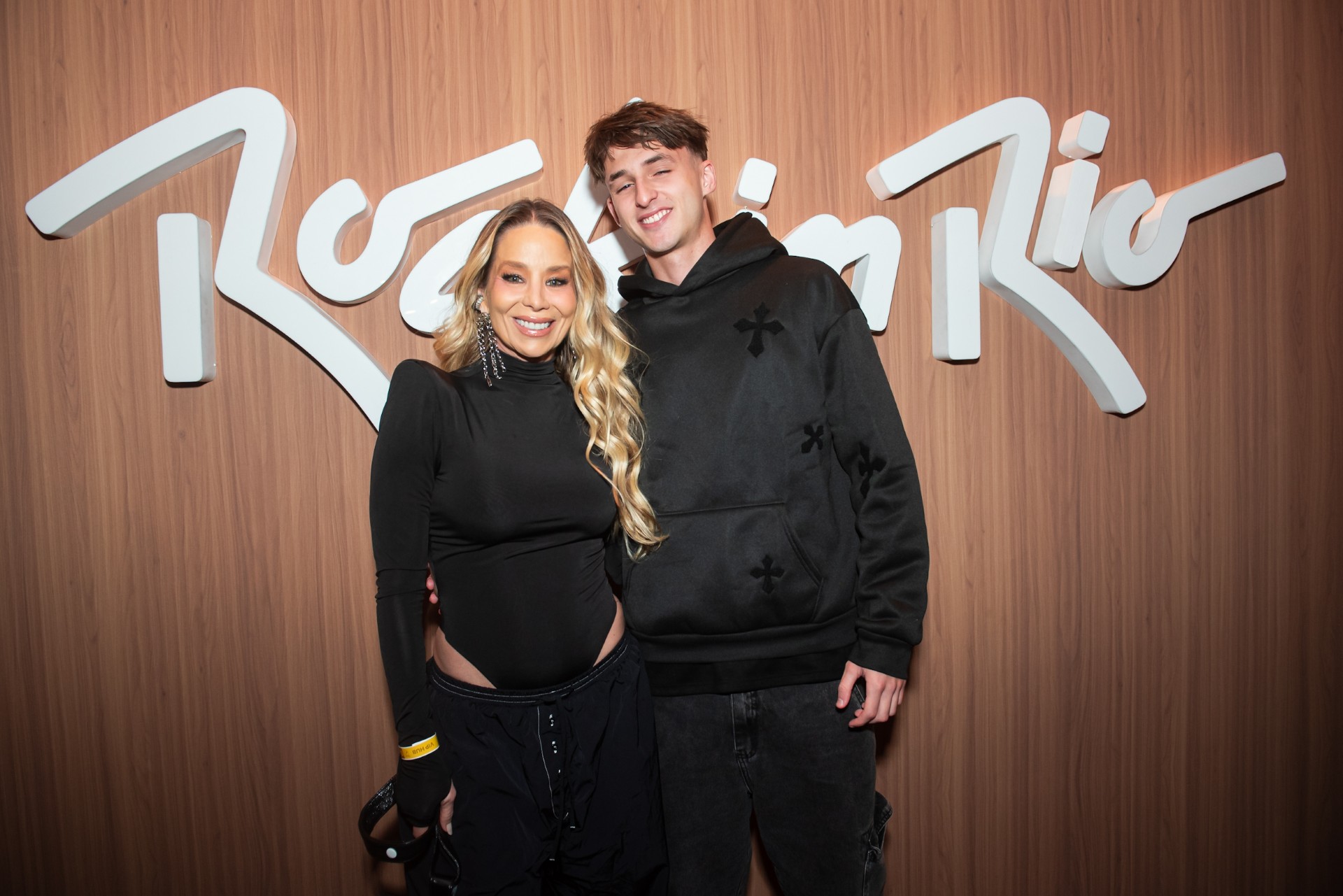 Danielle Winits com o filho mais velho, Noah - Foto: Letycia Miller / Brazil News
