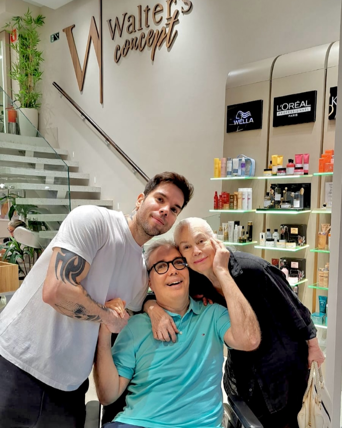 Flávio Silvino com a mãe e o irmão em 2025 - Foto: Reprodução / Instagram @flavio_silvino