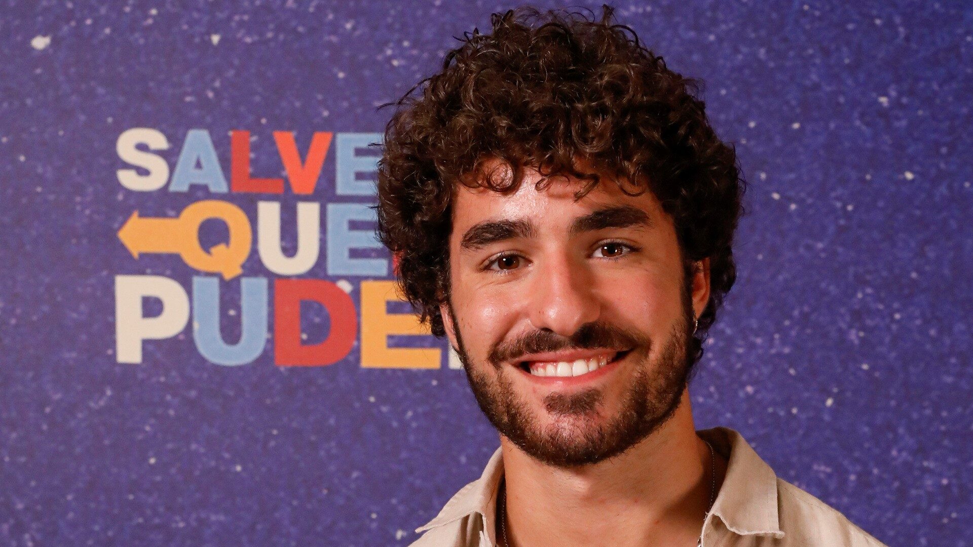 O ator português José Condessa sorrindo em evento. O ator português José Condessa sorrindo em evento.
