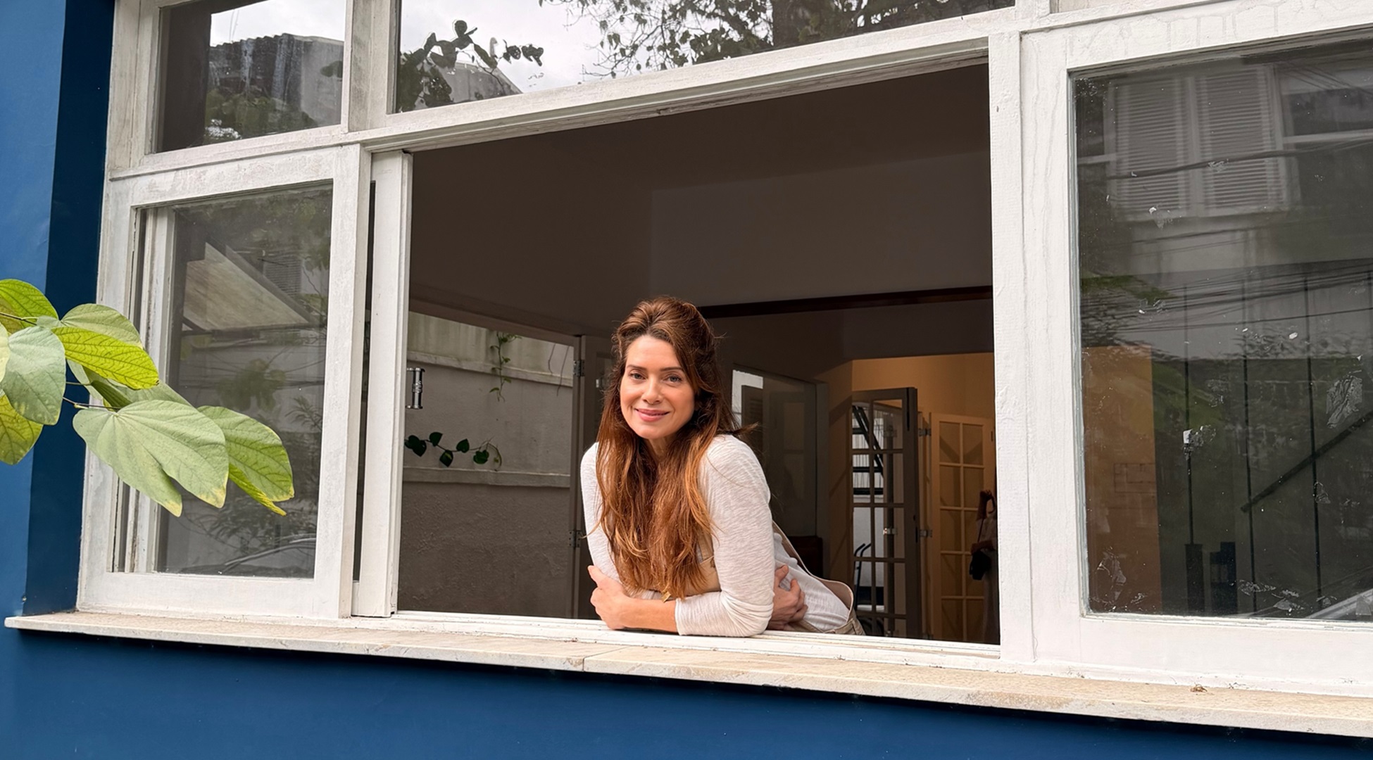 Aos 53 anos, Leticia Spiller deixa bairro onde viveu por 30 anos e reforma novo ref&uacute;gio da fam&iacute;lia no RJ