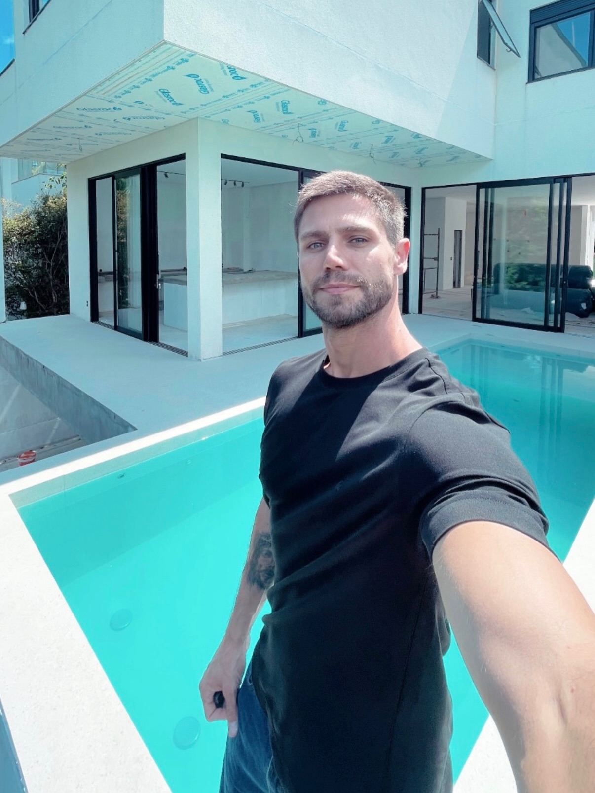 Mansão de Jonas Sulzbach e Mari Gonzalez foi colocada no mercado imobiliário - Foto: Reprodução / Instagram @jonassulzbach