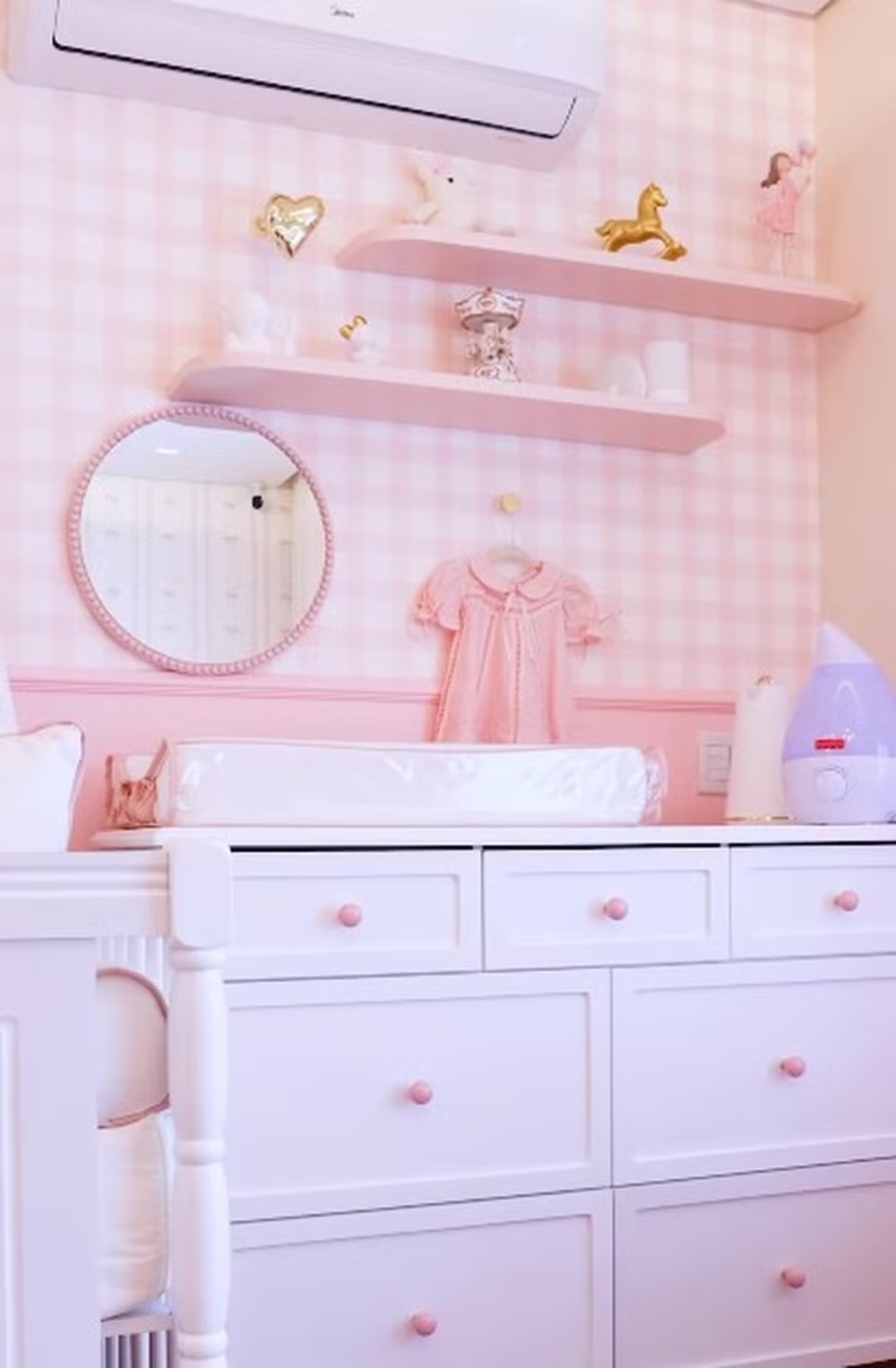 Mari Fernandez e Julia Ribeiro fazem tour pelo quarto da filha — Foto: Reprodução/Instagram