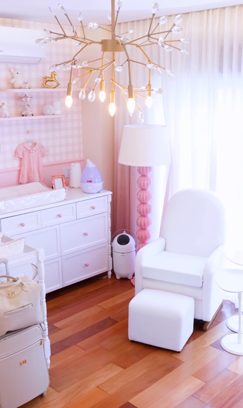 Mari Fernandez e Julia Ribeiro fazem tour pelo quarto da filha — Foto: Reprodução/Instagram