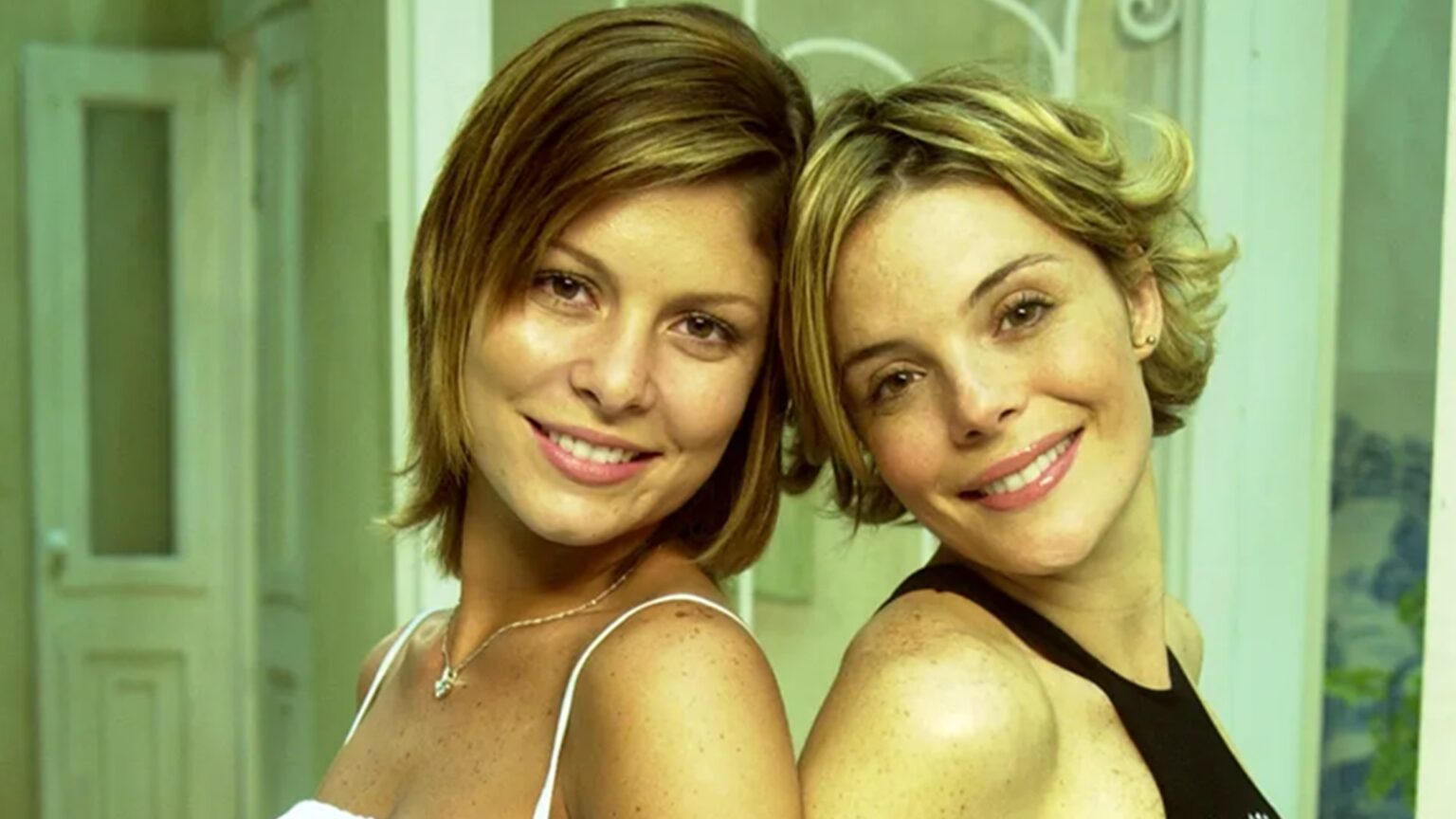Bárbara Borges e Mylla Christie em Senhora do Destino, 2004