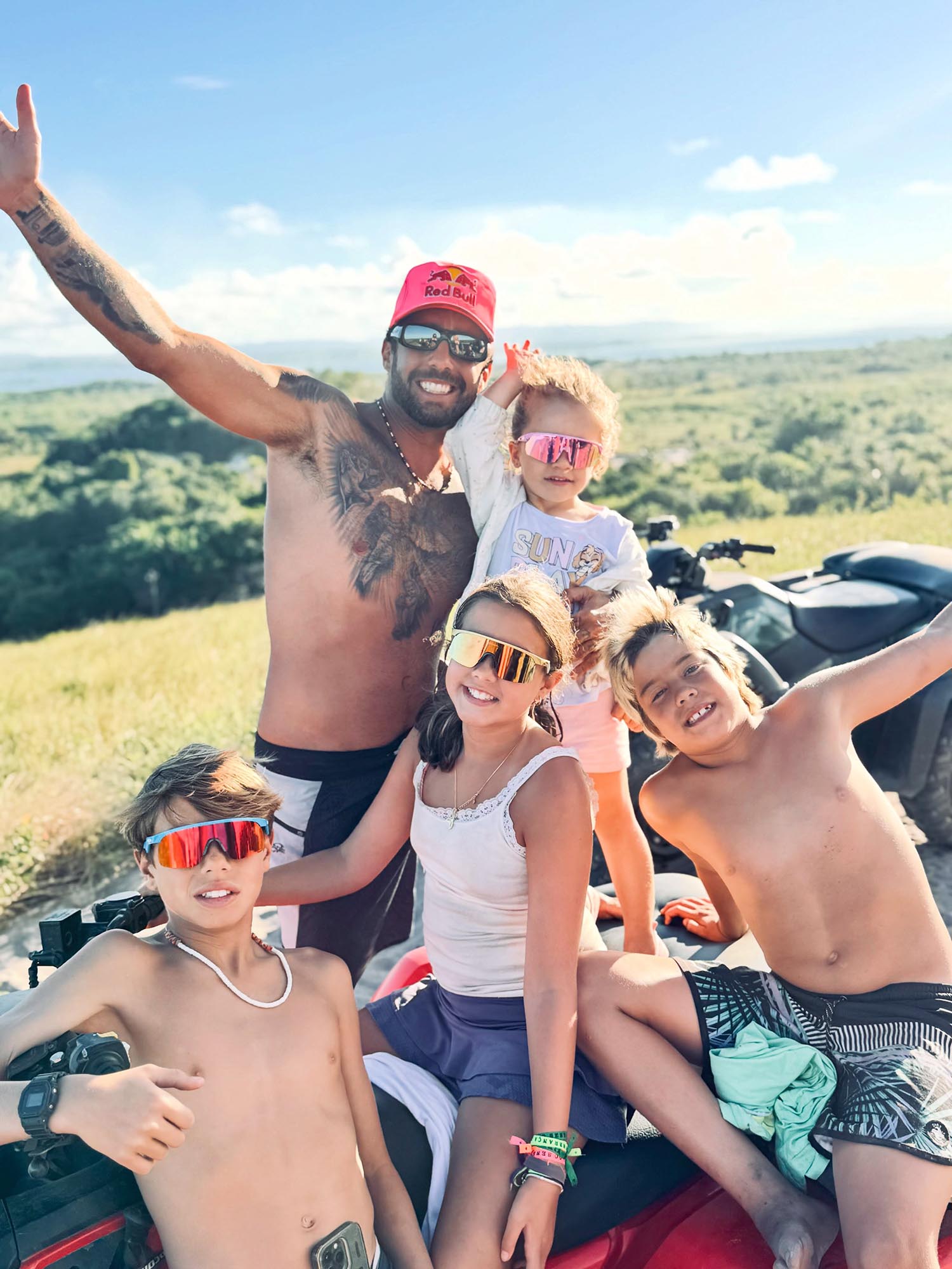 Pedro Scooby com os filhos - Foto: Reprodução / Instagram