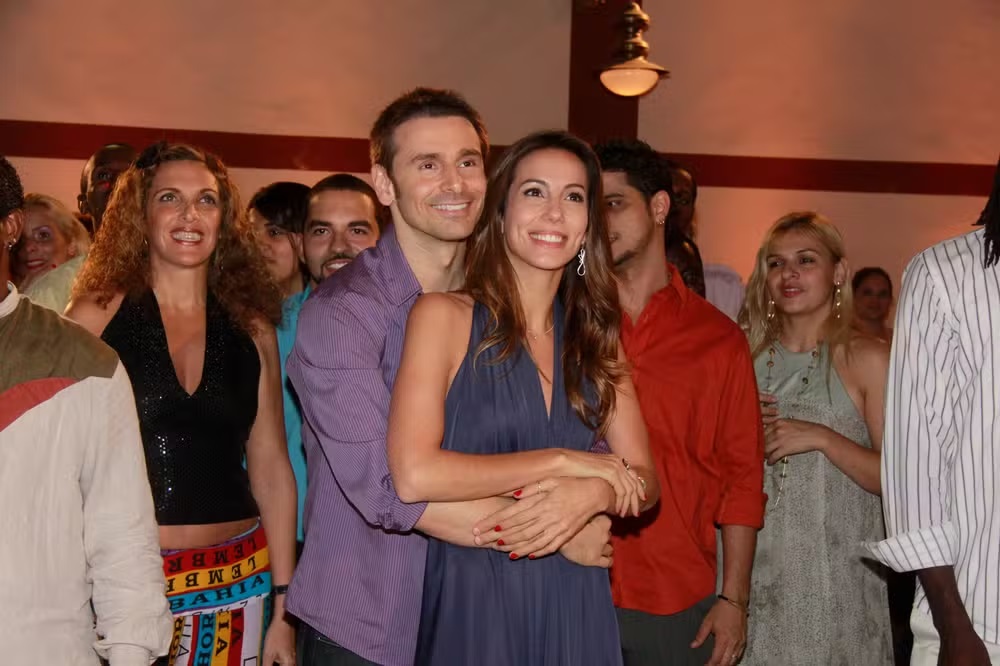 Lucas (Murilo Rosa) e Duda (Tania Khalill) em Caminho das Índias — Foto: TV Globo / Isac Luz