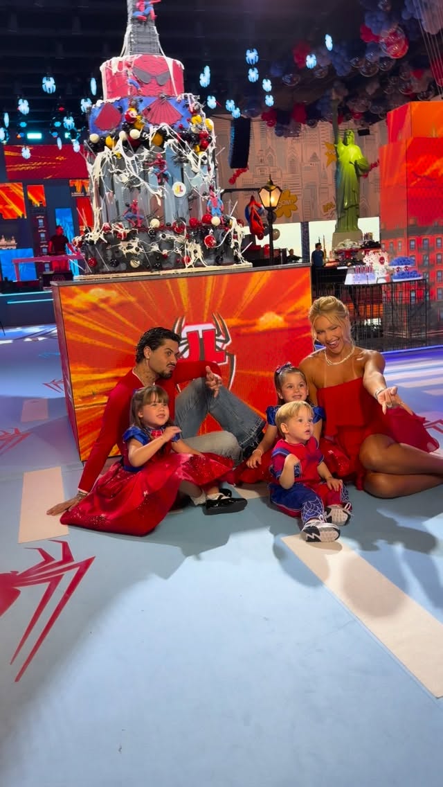 Virginia e Zé Felipe com os três filhos - Foto: Reprodução / Instagram @virginia