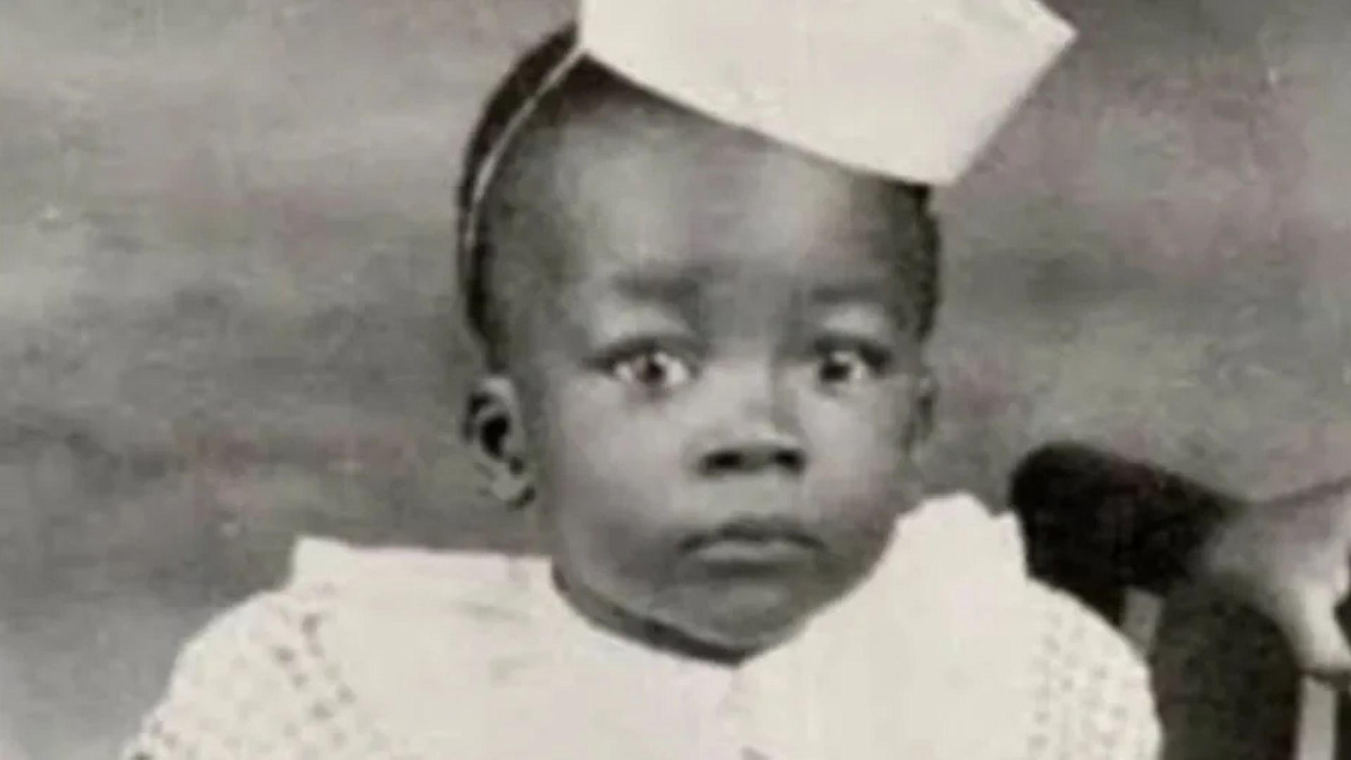 Região: Reconhece? Menino da foto completa 84 anos, é cantor e se afastou dos palcos após doença degenerativa