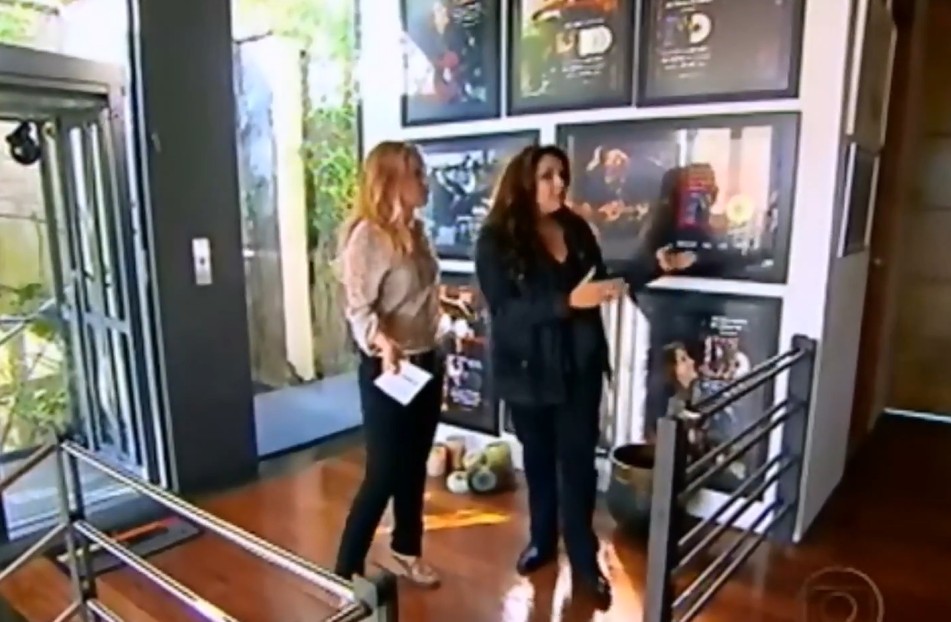 Espaço com discos da cantora - Foto: Reprodução/YouTube/TV Globo